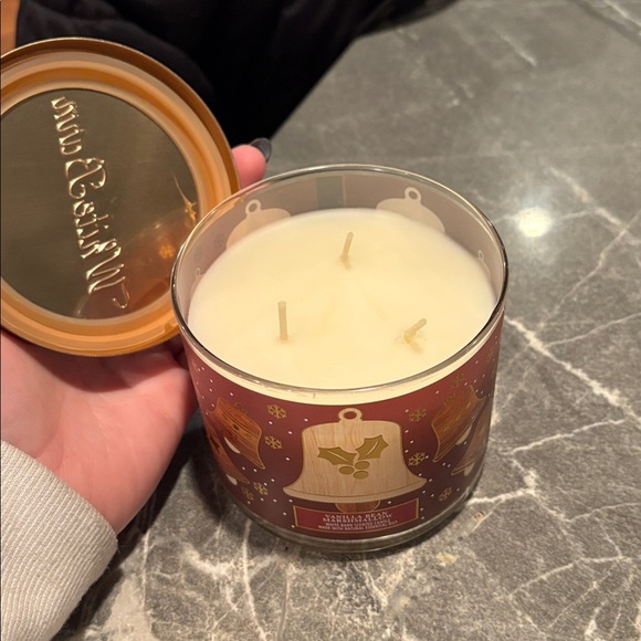 White Barn Vanilla Bean Marshmallow 3-Wick Candle NEW Cozy Scent - Picture 3 of 4